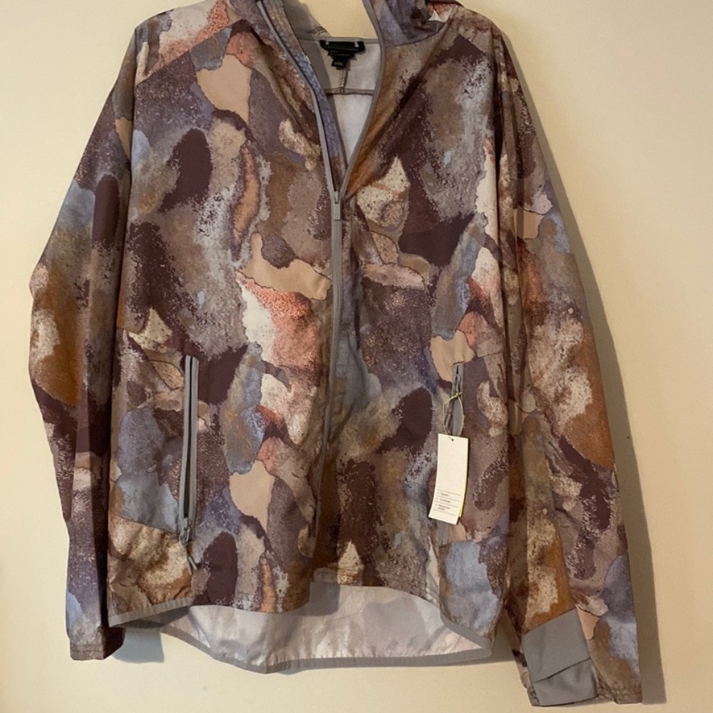 Mens All In Motion Camo windbreaker Jacket NWT size Large packable in pouch